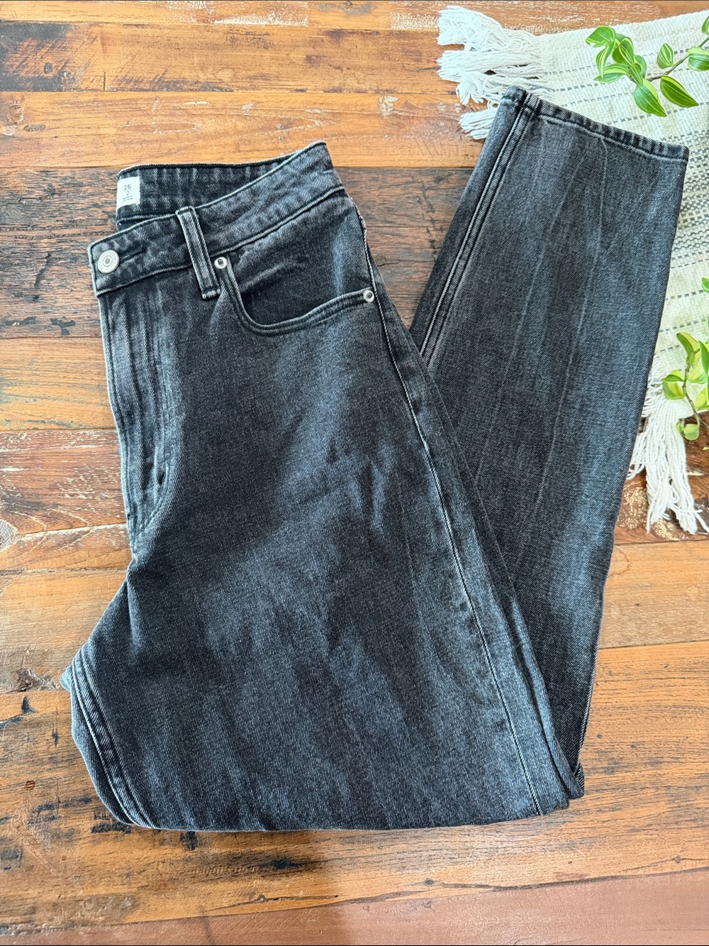 Abercrombie & Fitch - The Mom High Rise Jean